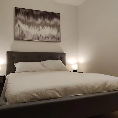 Stylish 2-room Close To Center Διαμέρισμα